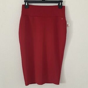 Thalia Sodi's fitted pencil skirt. Color Burgundy - Size Large (10-12)